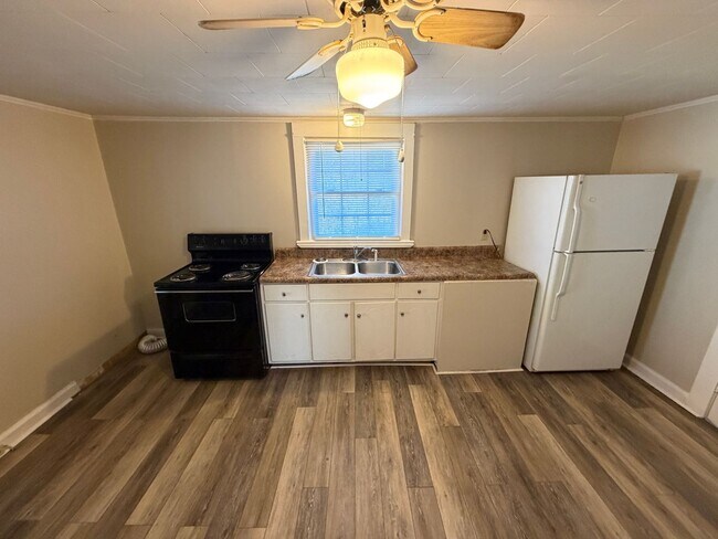 Foto del edificio - Affordable 3-bedroom, 1-bathroom home located just outside the town of Spring Hope