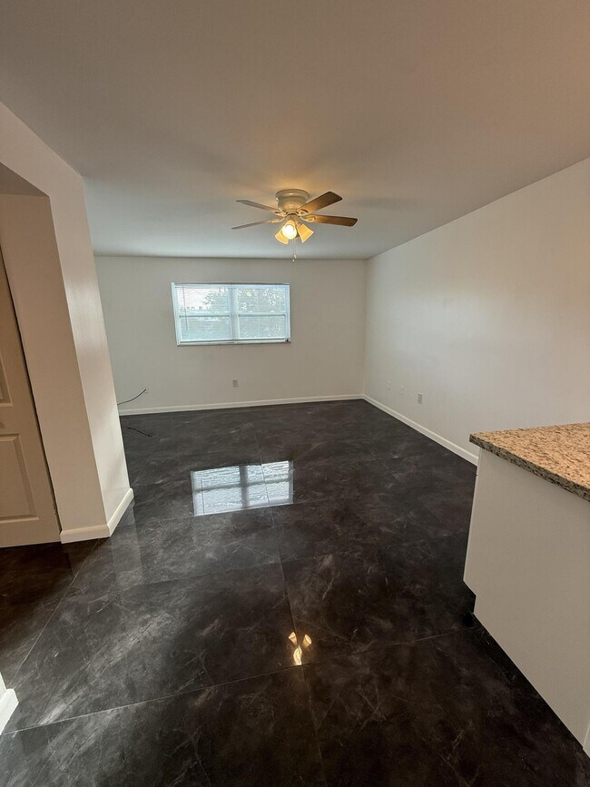 Foto del edificio - 650 SW 2nd Ave