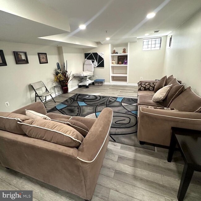 Building Photo - 7605 Quicksilver Ct