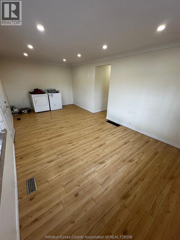 Photo du bâtiment - 819 Frank Ave