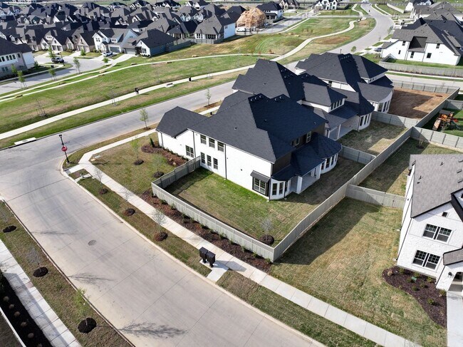 Foto del edificio - Must See 5 Bed 4.5 Bath in Northlake