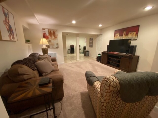 Living room - 914 Hamilton Ave