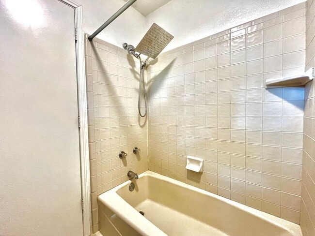 Photo - 1328 Kings Row House