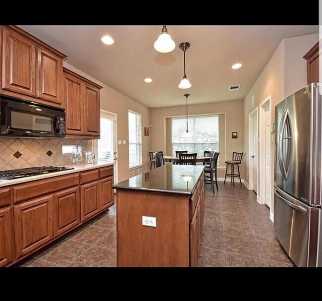 Building Photo - 2724 Lovett Ln