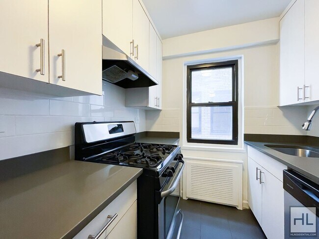 Building Photo - EAST 56 STREET