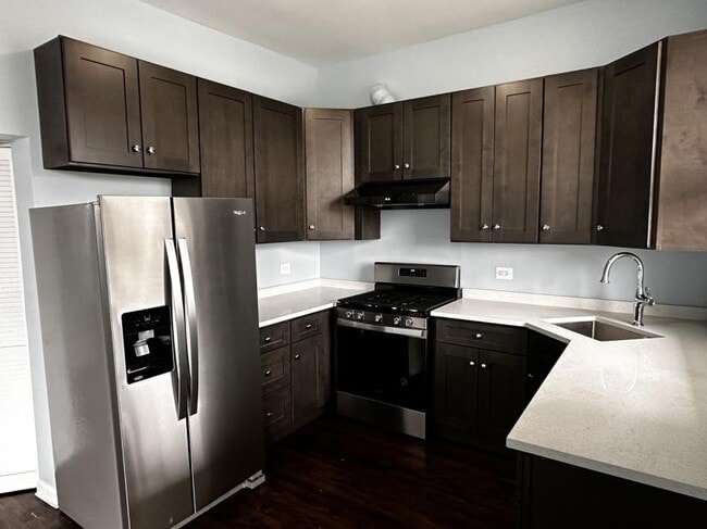 Building Photo - 2 bedroom in Chicago IL 60625