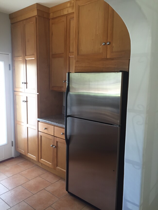 Kitchen w Refridgerator - 1610 Washington Ave