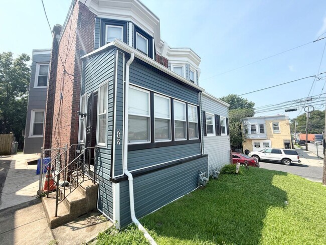Building Photo - 242 Pusey Ave