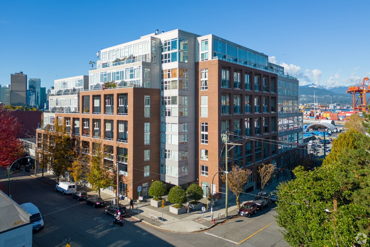 The Edge Harbourfront Apartments - 289 Alexander St