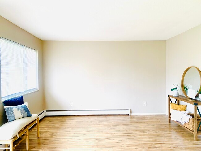 Sala de estar - 1028 Conant St