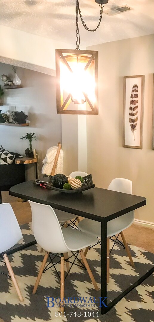 Foto del edificio - Stylish Draper Townhome with Private Patio