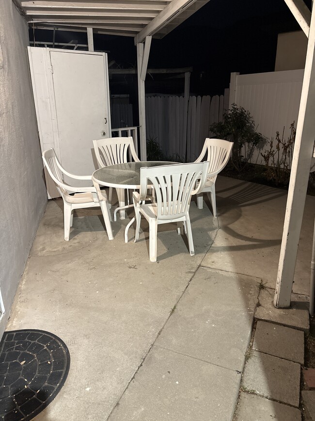 Patio area - 3334 Altura Ave