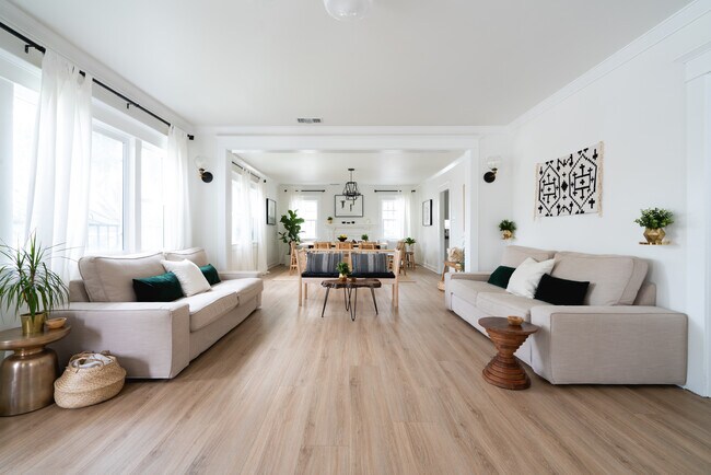 Foto del edificio - 1146 S Mullen Ave