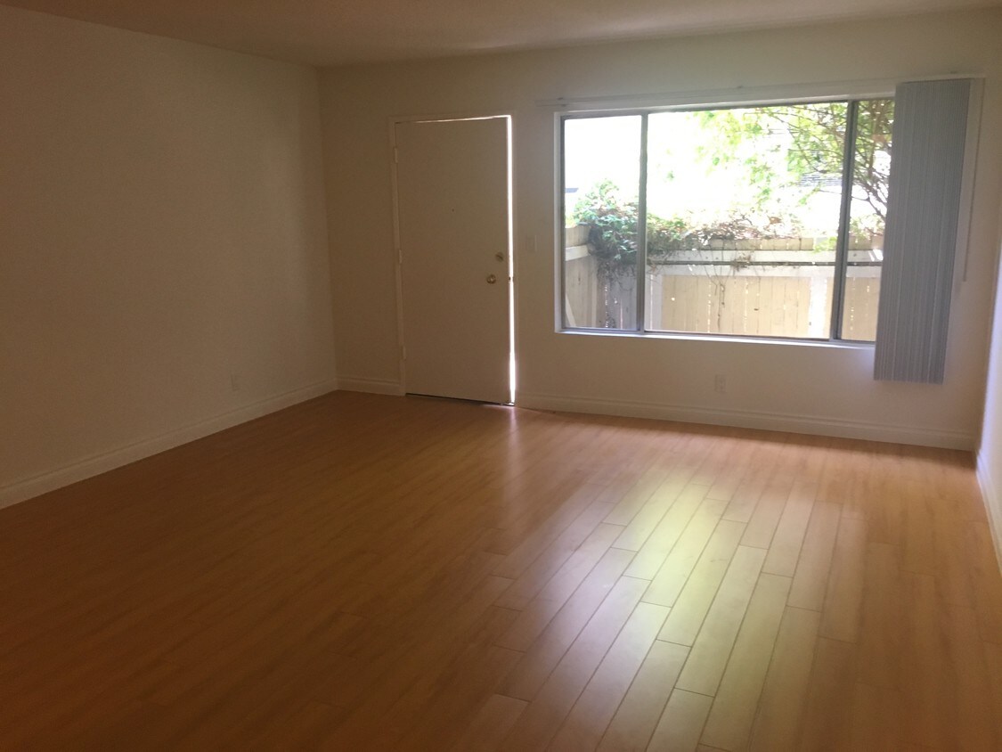 11946 Kiowa Ave, Los Angeles, CA 90049 Condo for Rent in Los Angeles