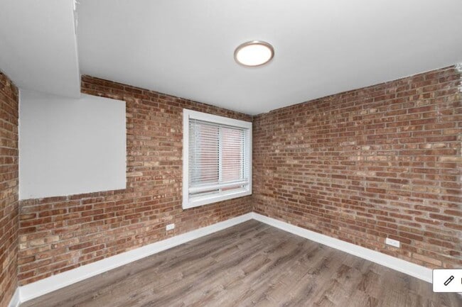 Building Photo - 2 bedroom in Chicago IL 60610
