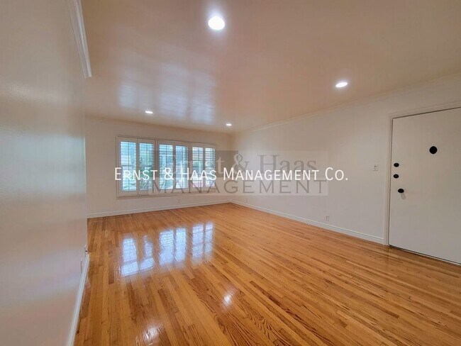 Building Photo - Beautiful 2 Bedroom 2 Bath Bluff Heights C...