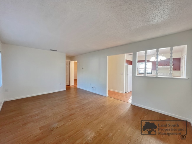 Building Photo - 120 Rosalynn Cir