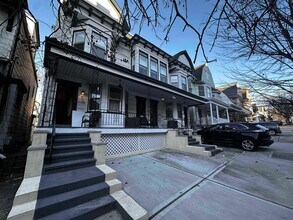 Building Photo - 138 Kensington Ave