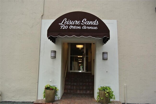 Foto del edificio - 720 Orton Ave