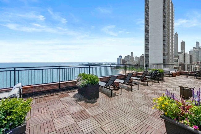 Foto del edificio - 1340 N Lake Shore Dr