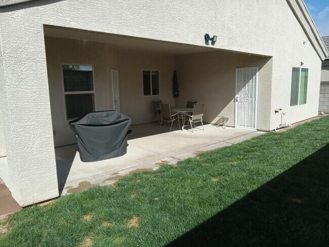 Foto del edificio - 3570 N Kenneth Rd