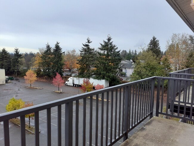 Foto del edificio - 628 128th St SW