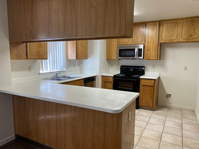 Building Photo - 1809 La Corunna Pl