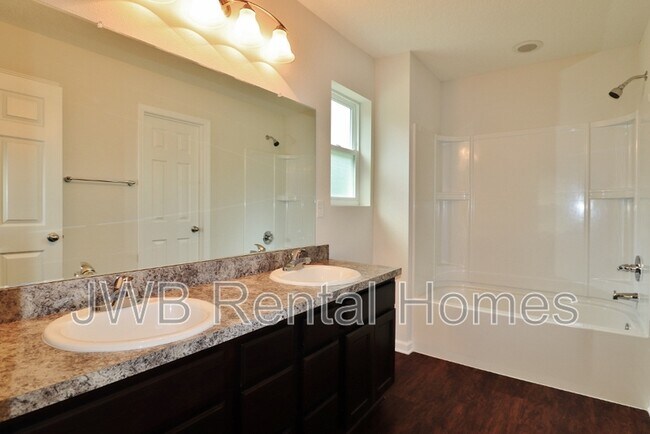 Foto del edificio - 5631 Leslie Rd