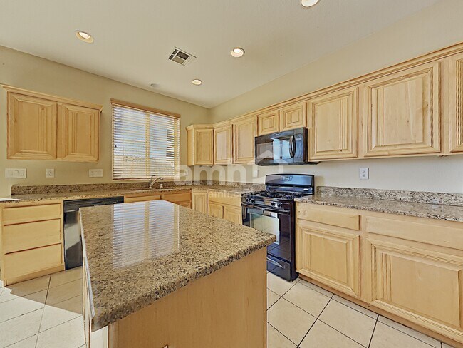 Foto del edificio - 1095 Willjay Ln