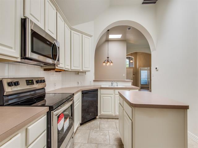 Building Photo - 8416 Gateway Dr