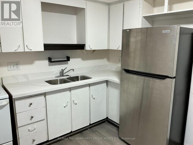 Building Photo - 361 Linden St