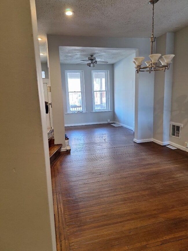 Foto del edificio - 5 Bedroom home available now in York!