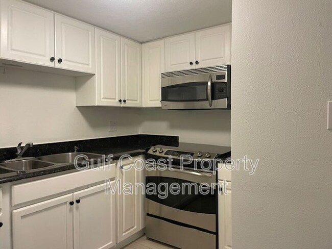 Building Photo - 301 S Gulfstream Ave