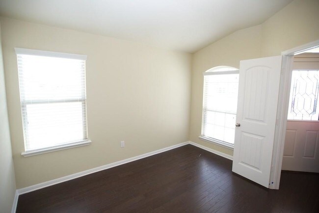 Building Photo - 2101 Ariella Dr
