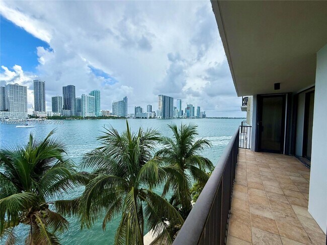 Foto del edificio - 801 N Venetian Dr
