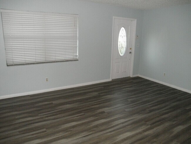 Building Photo - Summit Villas