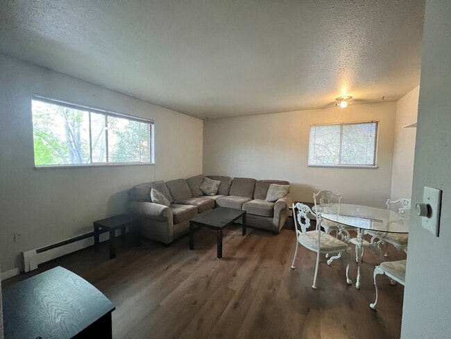 Building Photo - 1309 Burton Ct