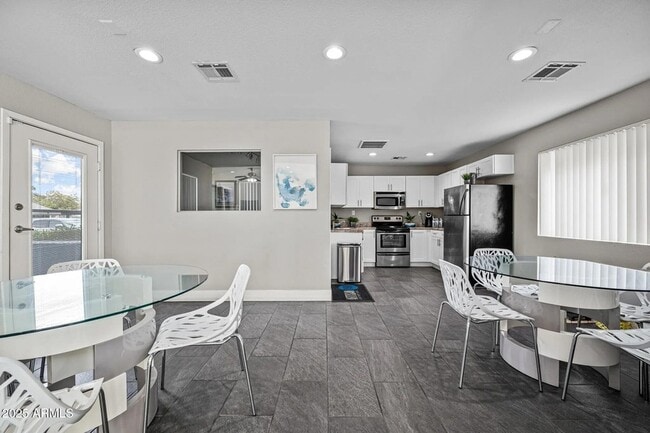 Building Photo - 9350 N 67th Ave