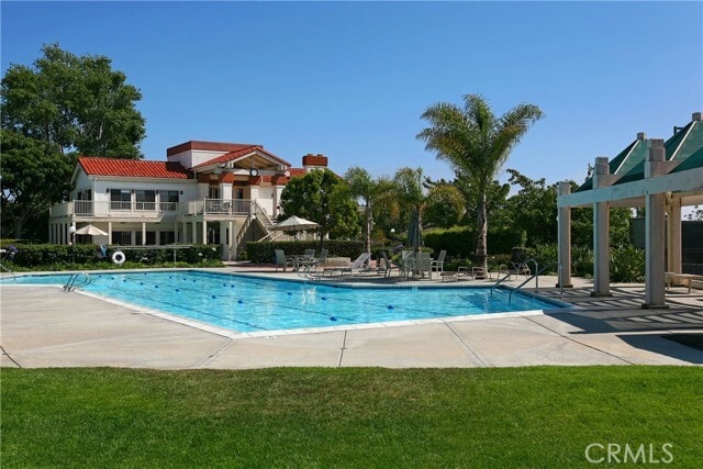 Building Photo - 2205 Via Tabara
