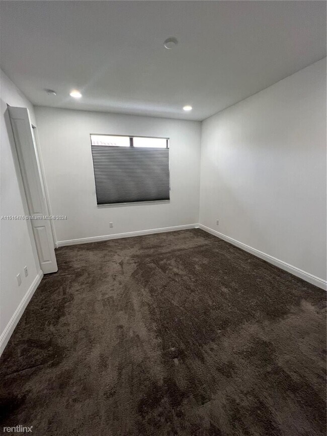 Building Photo - 4 br, 2.5 bath House - 20909 NW 1st Ct
