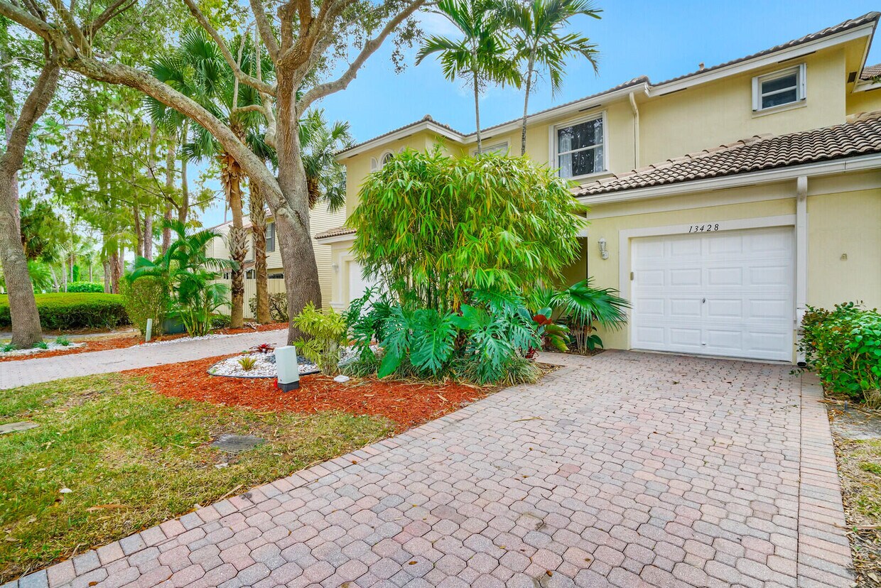 13428 Ct, Wellington, FL 33414 Townhome Rentals in