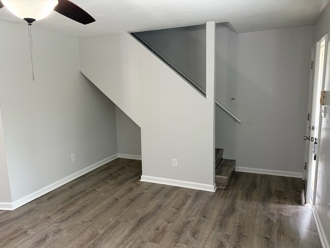 Foto del edificio - 2052 Darnell Cir