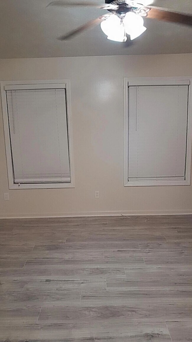 Foto del edificio - 137 Carroll Cir