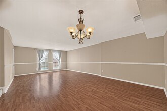 Building Photo - 408 N Post Oak Ln