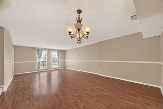 Building Photo - 408 N Post Oak Ln