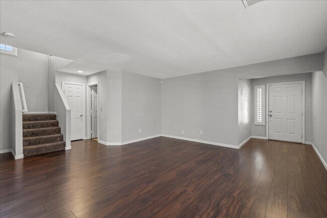 Foto del edificio - Gorgeous 4 Bedroom Home with Modern Feel i...