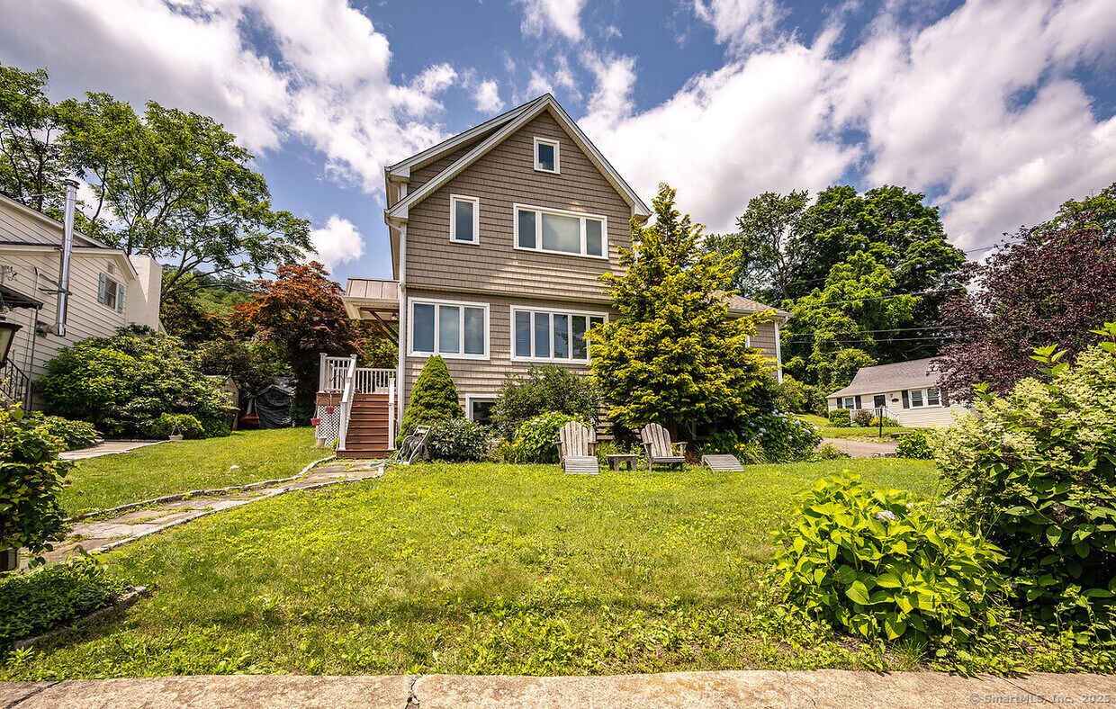 Foto principal - 32 Lakeshore Dr N