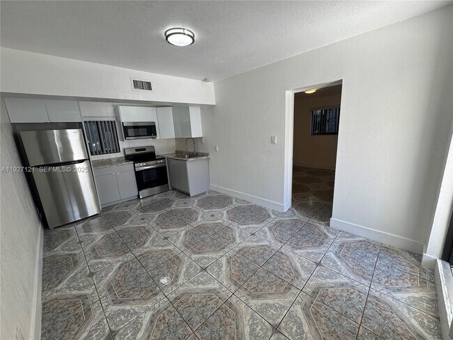 Building Photo - 169 NE 50th St