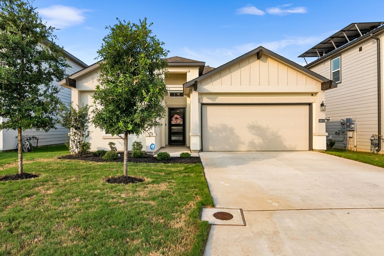 Foto principal - 16622 Daylight Ln