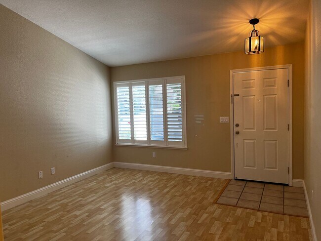 Foto del edificio - Beautiful Roseville 3 Bedroom, 2 Bathroom ...